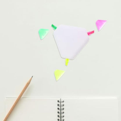 10pcs Triangle Highlighter Pens in 3 Colors, Plastic Portable Highlighters for Note Taking and Classroom Use, Prevents Smudges, for Students and Teachers