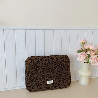 Leopard Print Laptop Sleeve for 13 Inch Mac-Book, Quilted Protective Soft Case, Cheetah Print Computer Cover Compatible with Air & Pro Models - color: Coffee-Leopard