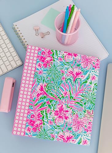 Lilly Pulitzer 디바이더가 있는 1.9cm(0.75인치) 바인더, 리프 잇 와일드 | 귀여운 핑크, 포켓 및 3개의 탭 칸막이가 있는 3링 종이 홀더, 사무실용 금속 링 바인더가 있는 얇은 미적 바인더 - color: Leaf It Wild