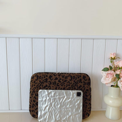 Leopard Print Laptop Sleeve for 13 Inch Mac-Book, Quilted Protective Soft Case, Cheetah Print Computer Cover Compatible with Air & Pro Models - color: Coffee-Leopard